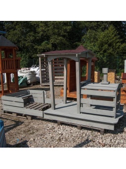 Plac zabaw lokomotywa z piaskownicą